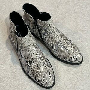 VANELI | EUC Snakeskin Booties 9.5